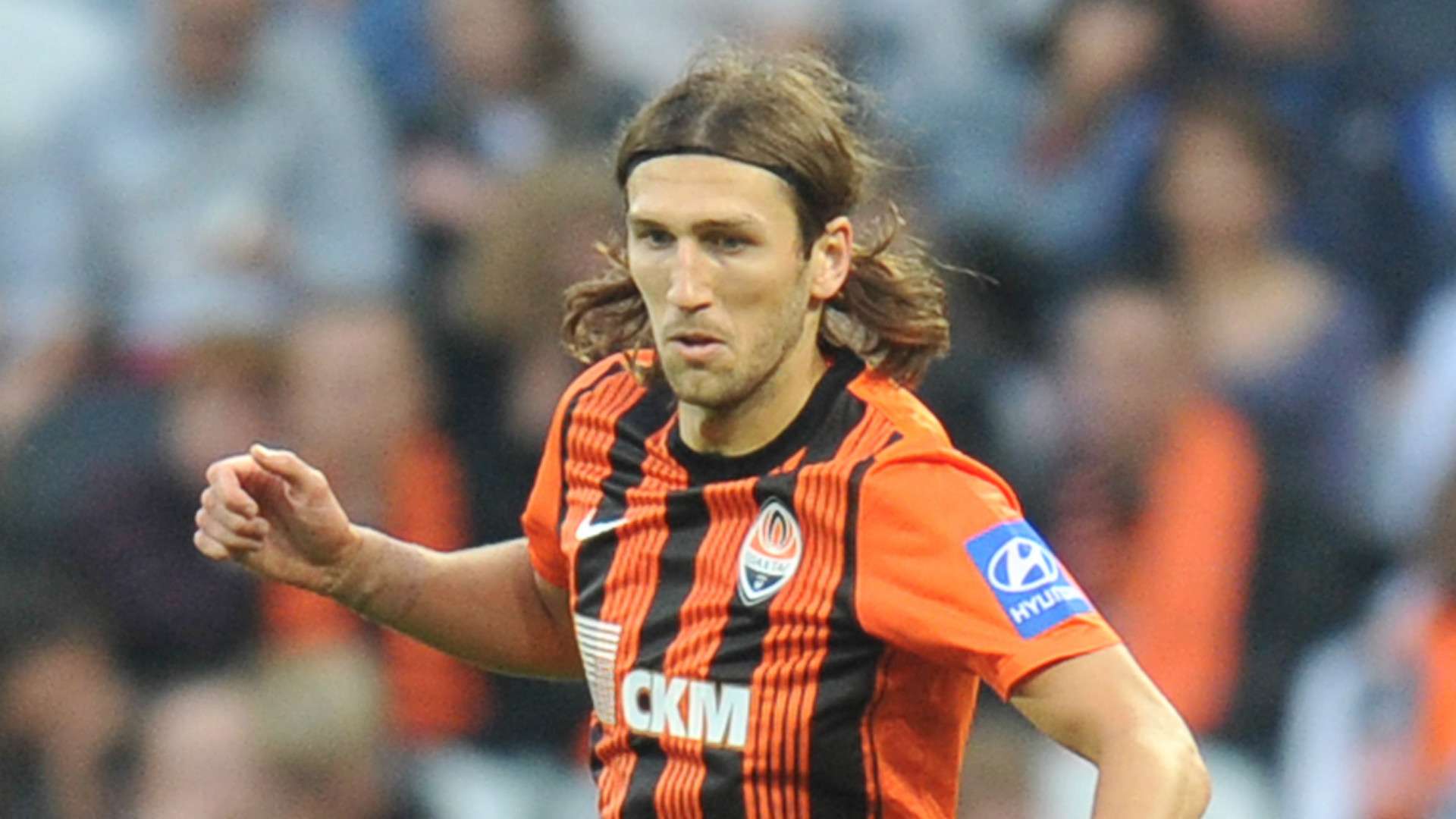 超级黑马小组头名晋级 神奇主帅短期内变革足球局面展现实力