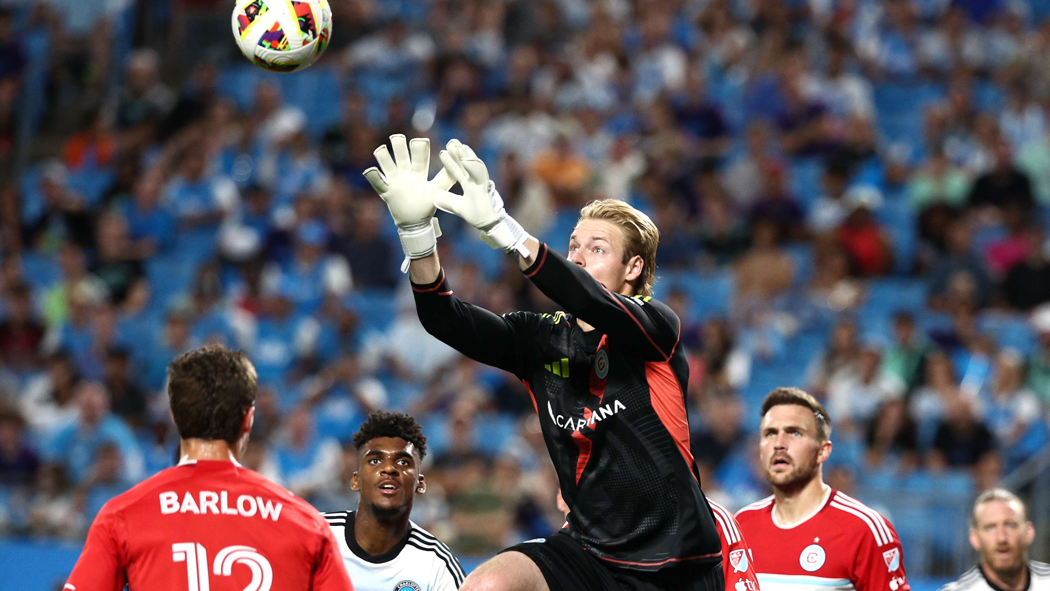 约翰逊24+10+8率残阵老鹰33分血洗国王，德罗赞低迷仅4分